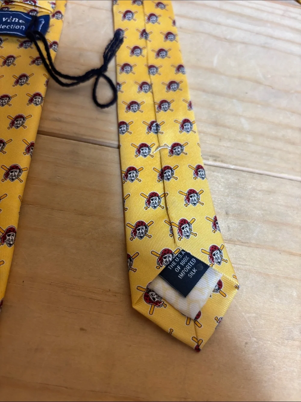 Vineyard Vines Pittsburg Pirates neck tie
